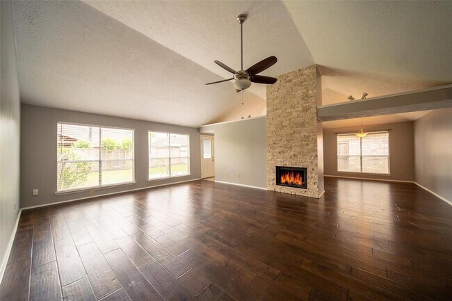 Building Photo - 2903 Avanti Dr