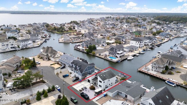 Building Photo - 385 Aldo Dr