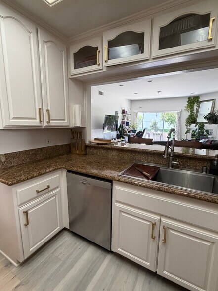 Building Photo - 3645 Cardiff Ave