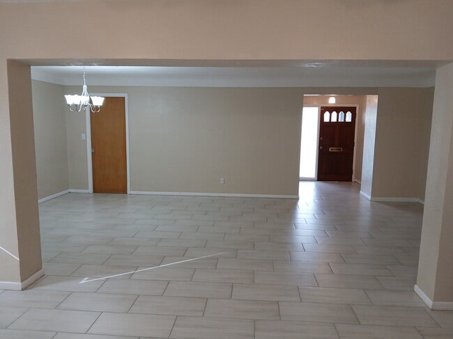 Building Photo - 5682 45th Ave N