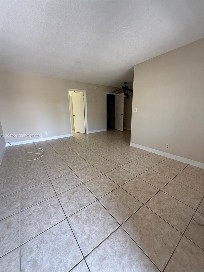 Building Photo - 1211 NE 23rd Ave