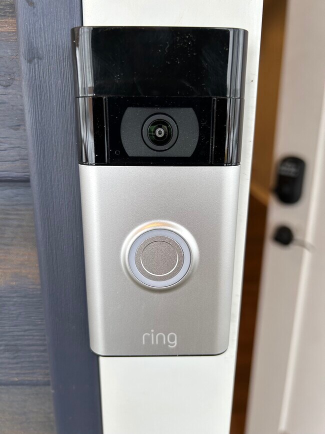 Building Photo - 211 Hawkes Ave