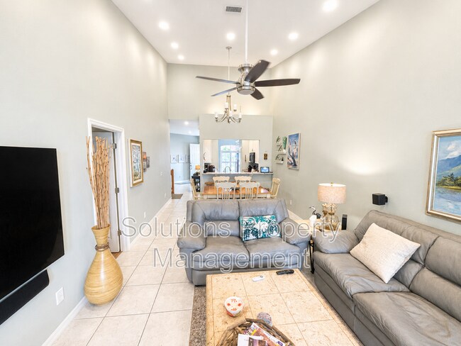 Building Photo - 250 St Lucie Ln