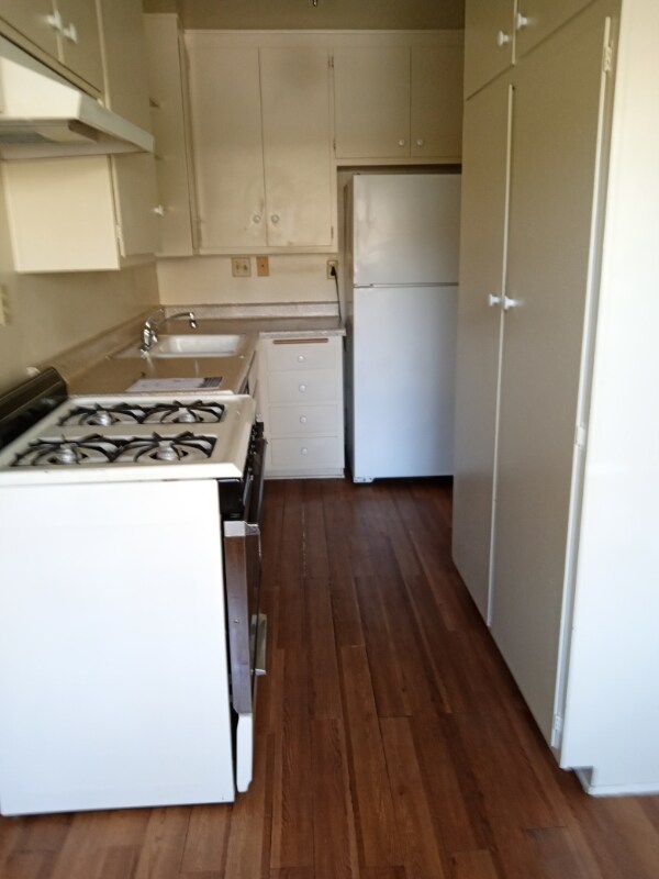 Building Photo - 530 Avenue G