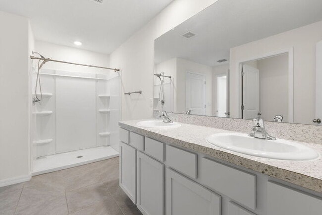 Building Photo - "Spacious 4-Bedroom Retreat with 3 Full Baths - 2260 Sq Ft of Comfort in Parrish, FL!"