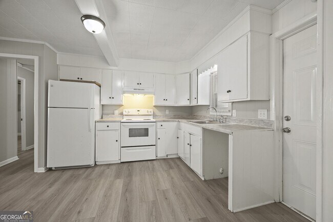 Building Photo - 212 Cordele Ave