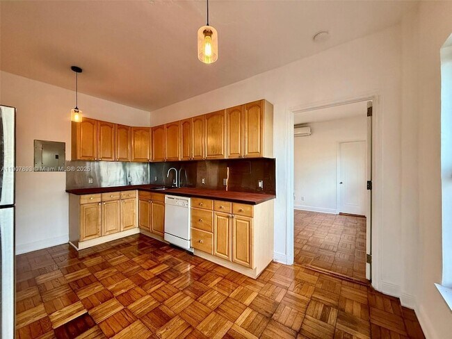 Building Photo - 4035 Meridian Ave