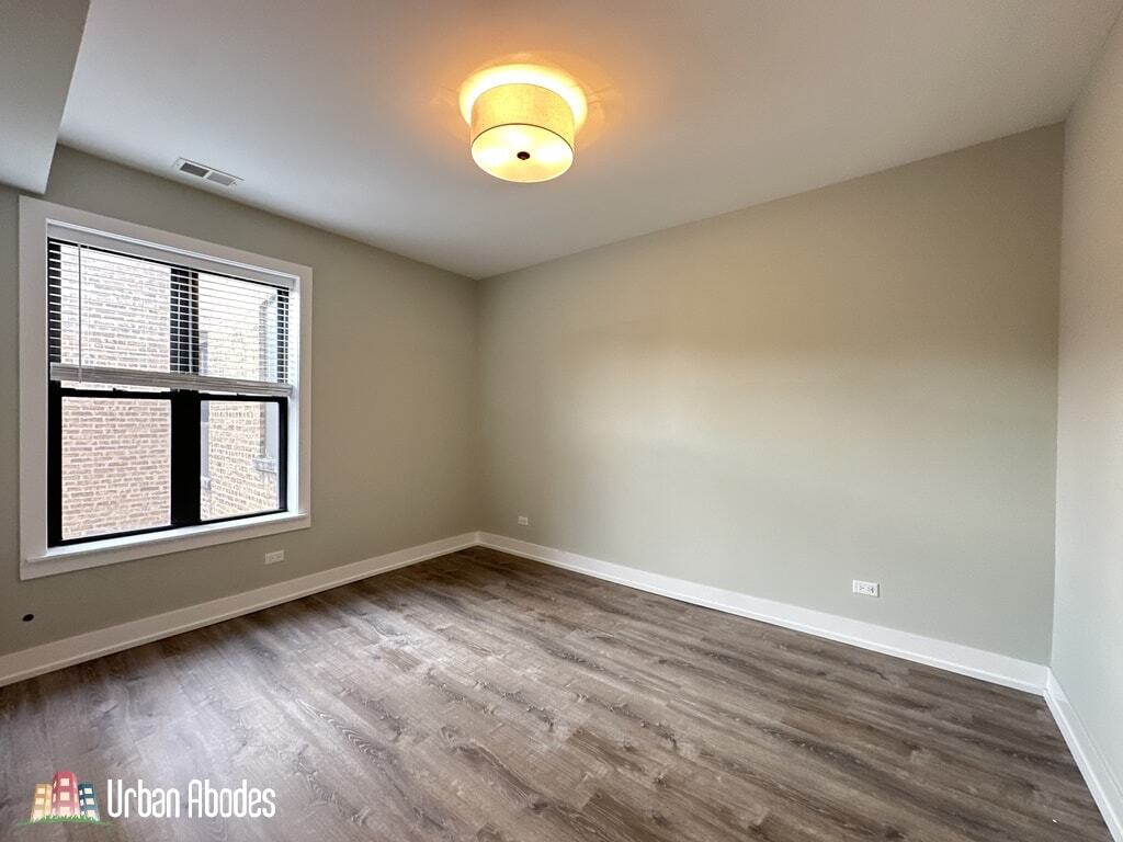 Building Photo - 1124 Maple Ave