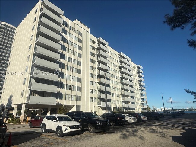 Building Photo - 7545 E Treasure Dr