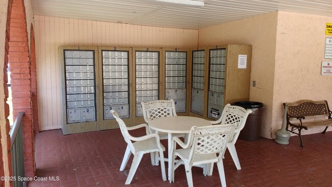 Building Photo - 215 San Juan Cir