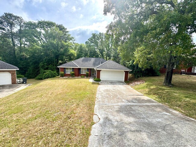 Building Photo - Your Private Retreat 3 Bedroom 2 Bath RentalAwaits!