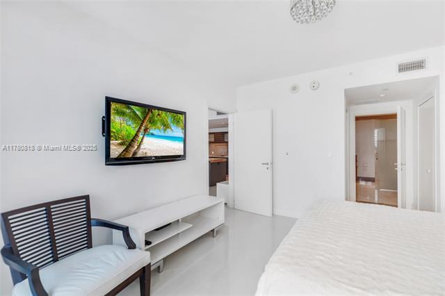 Building Photo - 200 Biscayne Boulevard Way