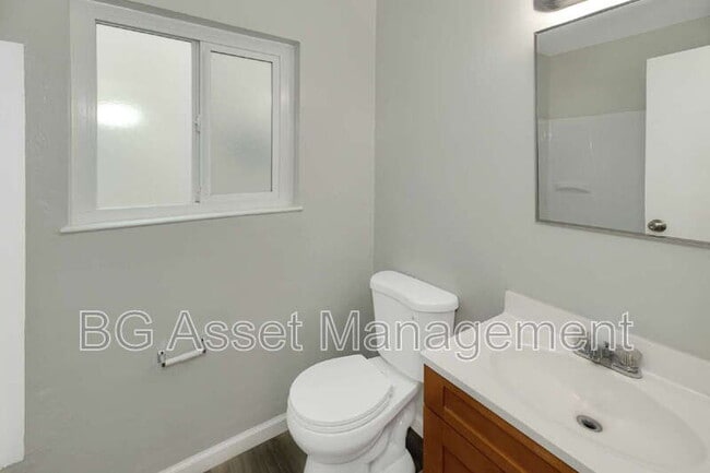 Building Photo - 1932 Ethan Wy