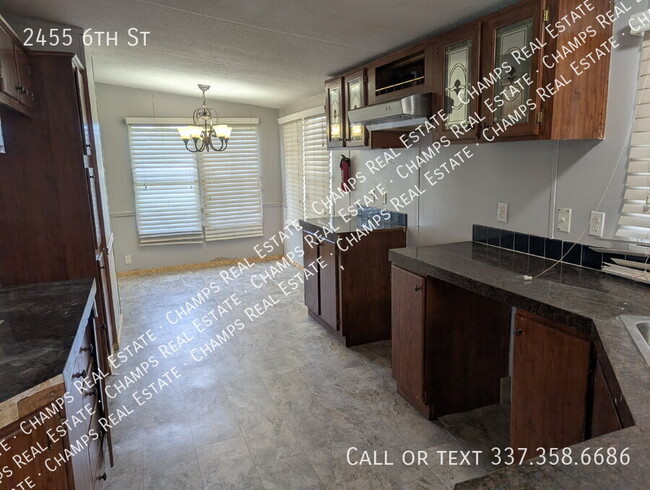 Building Photo - 2455 6th St