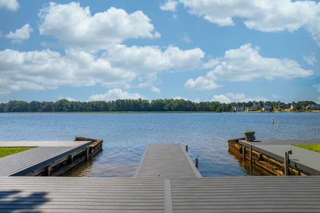 Building Photo - 488 Lakeside Ln