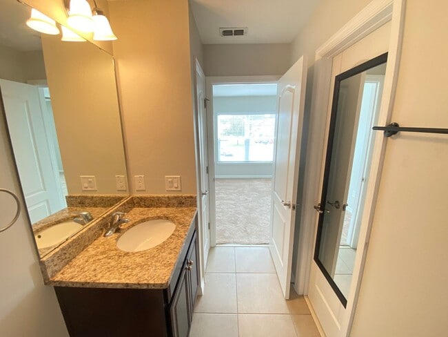 Building Photo - WINTER SPRINGS!  TUSCANY PLACE TOWNHOME - ...