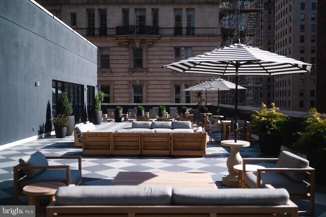 Building Photo - 200 S Broad St