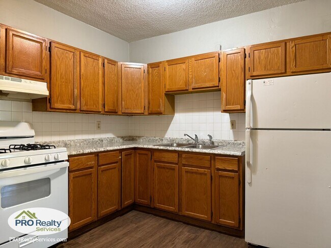 Building Photo - Updated 3 Bedroom House