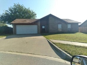 Building Photo - 6733 SW Chaucer Dr