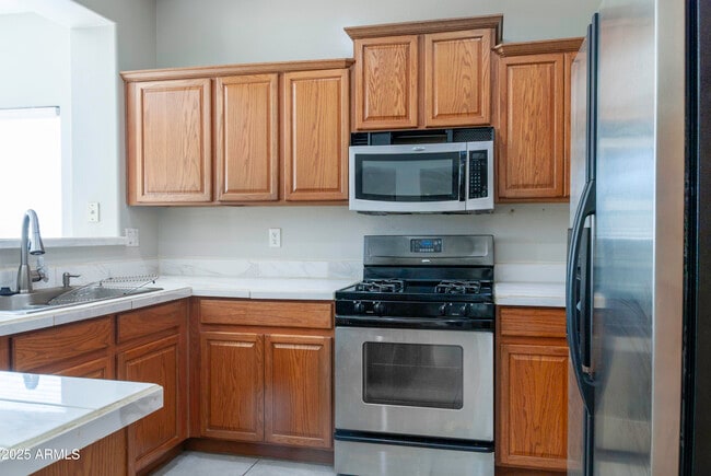 Building Photo - 42193 W Ramona St