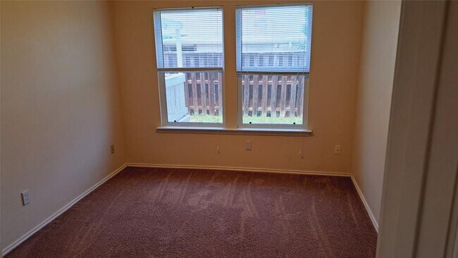 Building Photo - 804 Moon Glow Dr