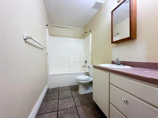 Building Photo - 18 N 200 E