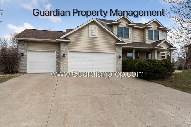 Building Photo - Brooklyn Park Single Family Home, Office, 3 Car Garage, New Carpet, Large Deck, Available Now