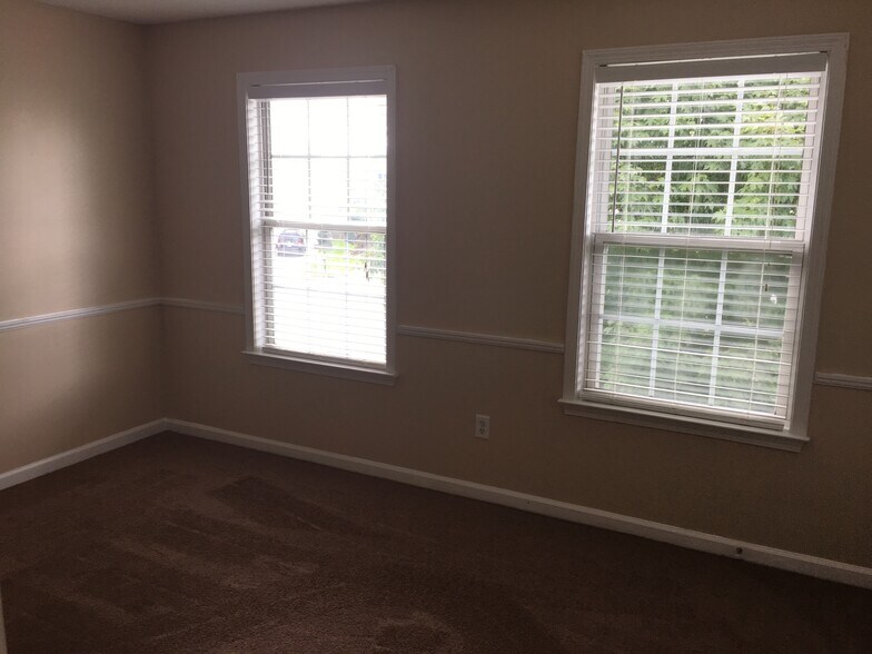 Building Photo - 1671 Heyford Cir NW