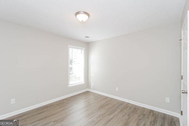 Building Photo - 191 Regent Pl