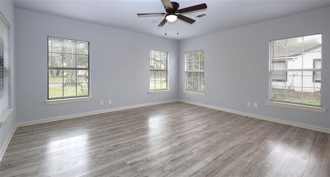 Building Photo - 5221 Palmetto St