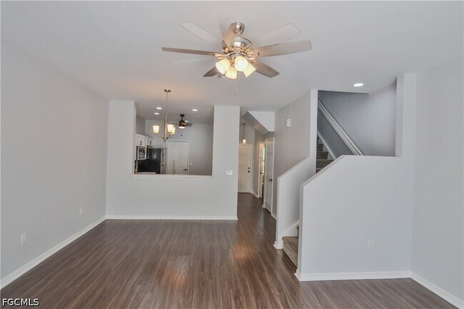 Building Photo - 3630 Pine Oak Cir