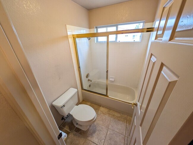 Building Photo - 2704 N Ontario Dr