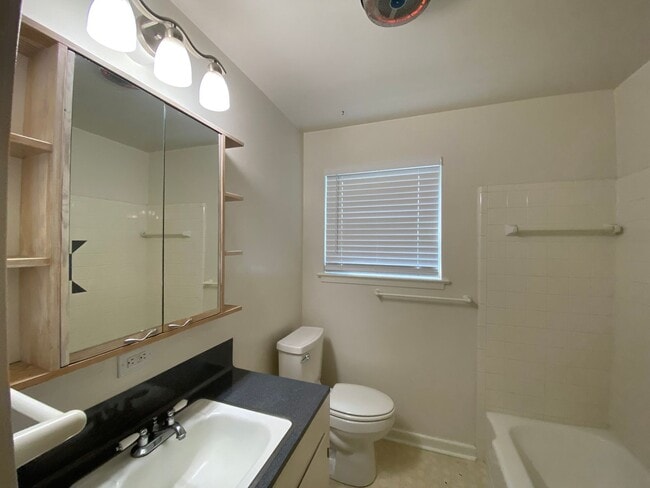 Building Photo - 619 Baird Dr