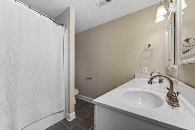 Building Photo - 1044 Charles Thomas Dr