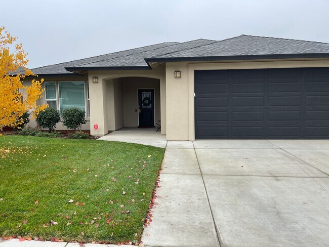 Building Photo - Chico 3 bed 2 bath luxury Belvedere neighborhood, 1800 sqft living space