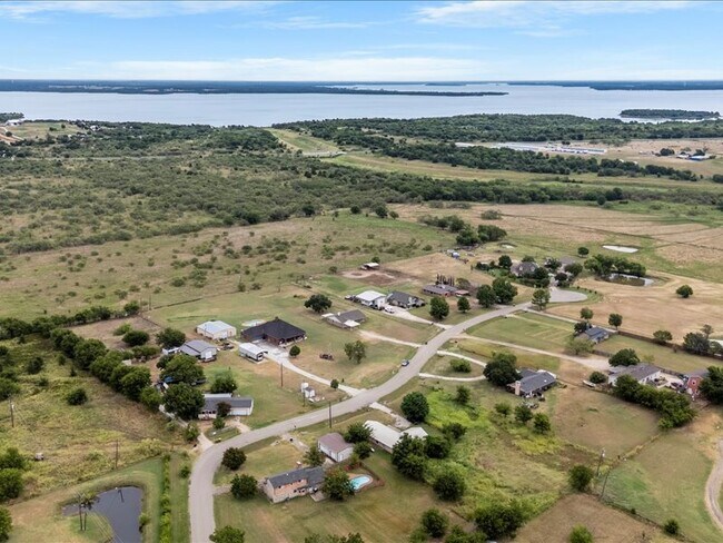 Building Photo - 9395 Green Springs Cir