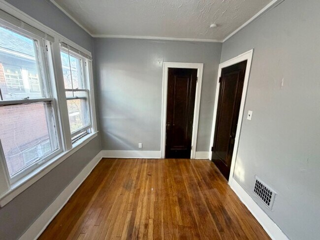 Building Photo - 4287 W Grand St