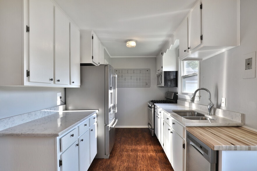 Building Photo - 5586 Emerson Ave