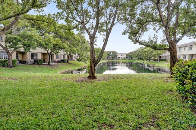 Building Photo - 2021 Island Dr