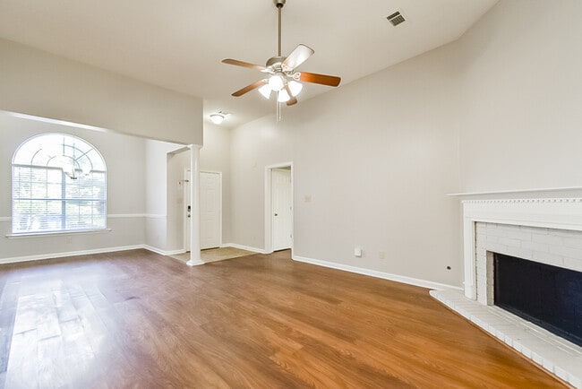 Building Photo - 9716 Kingsridge Dr