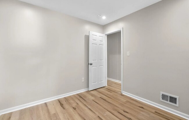 Building Photo - 221 Orleans St