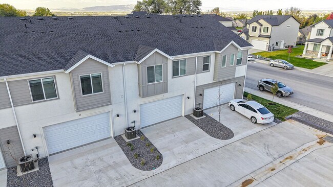 Building Photo - *No Security Deposit Required Upfront for 6 Months!  2024 Townhome. Move In Special!