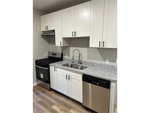 Building Photo - 1023 17th Ave SE