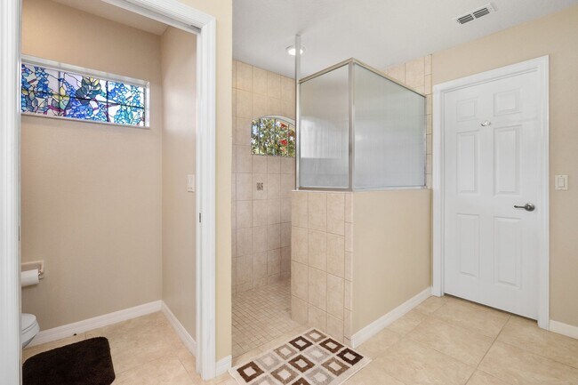 Building Photo - Fully furnished home