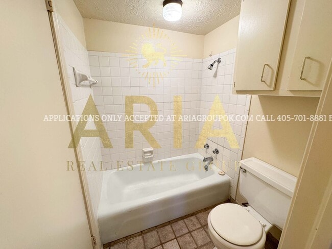 Building Photo - 2 Bed/1.5 Bath Shaded Townhome Close to Ca...