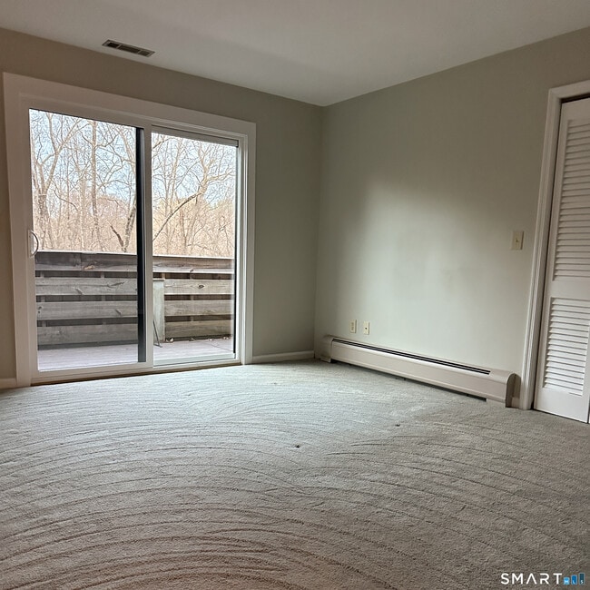 Building Photo - 6 Cove Rd