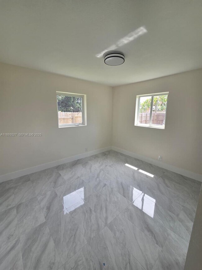 Building Photo - 2615 NW 62nd Ave