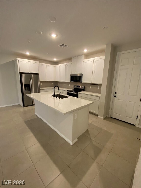 Building Photo - 828 Royal Beekman St