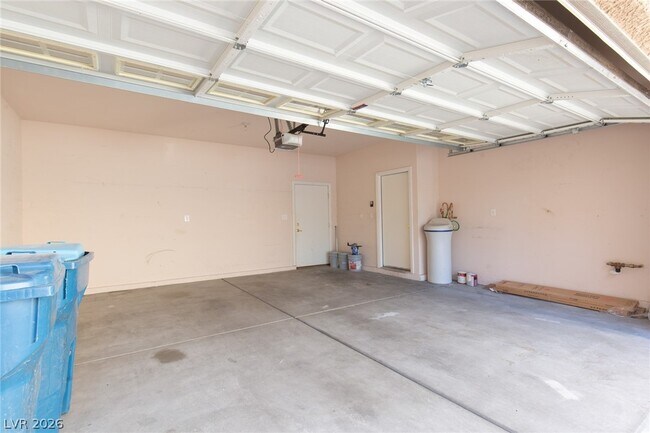 Building Photo - 5163 Tunnel Falls Dr