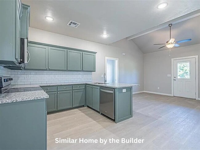 Building Photo - 423 N Tenbrook Ave